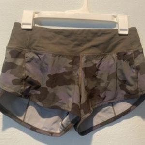 Lululemon camo speed up shorts 2.5”